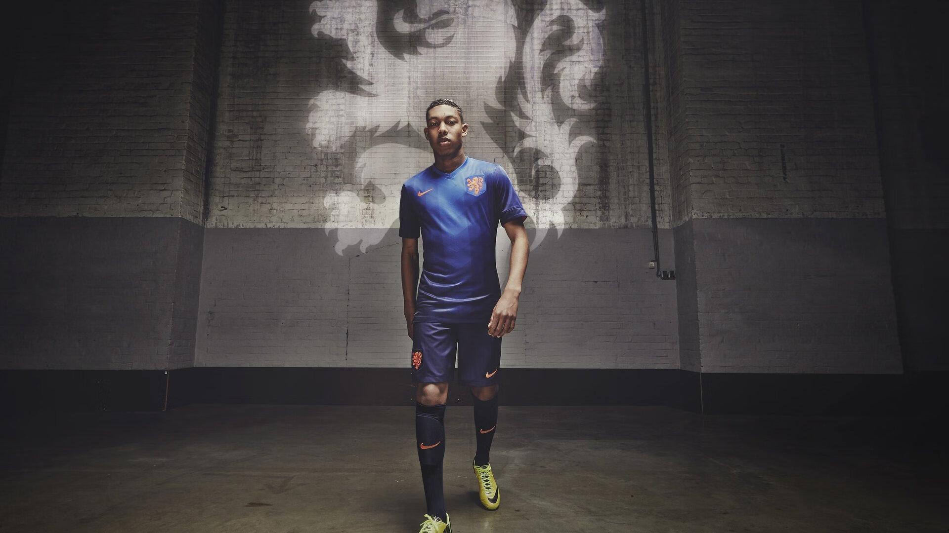 传奇谢幕!足球巨星李明荣耀退役仪式感动全场