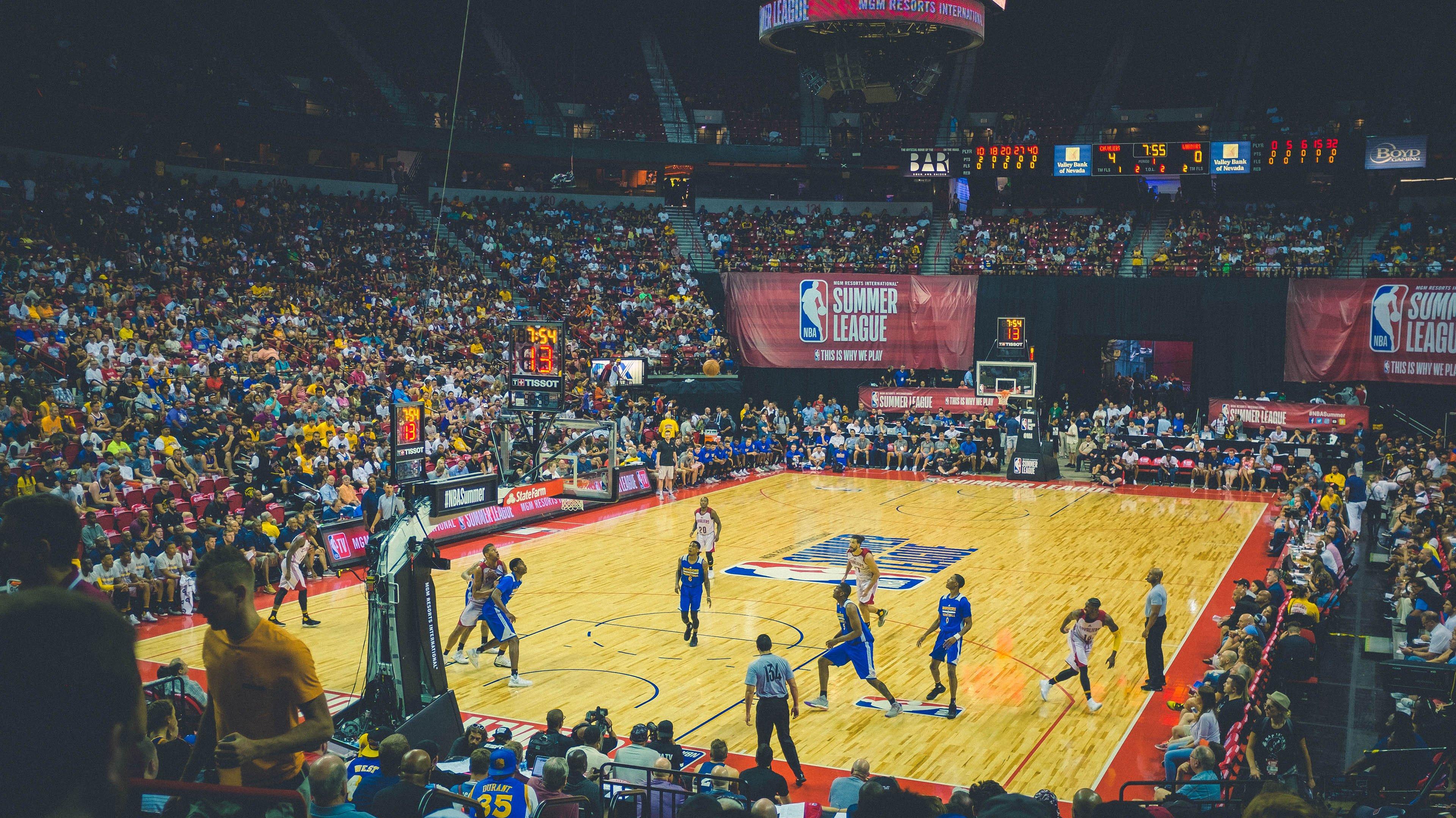 巅峰对决!扣篮大赛惊现历史级表演,新星力压群雄夺冠